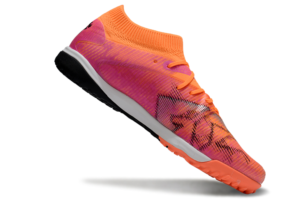 Chuteira Society Puma Future 8 TF - Laranja e Rosa - Hot Pursuit Pack